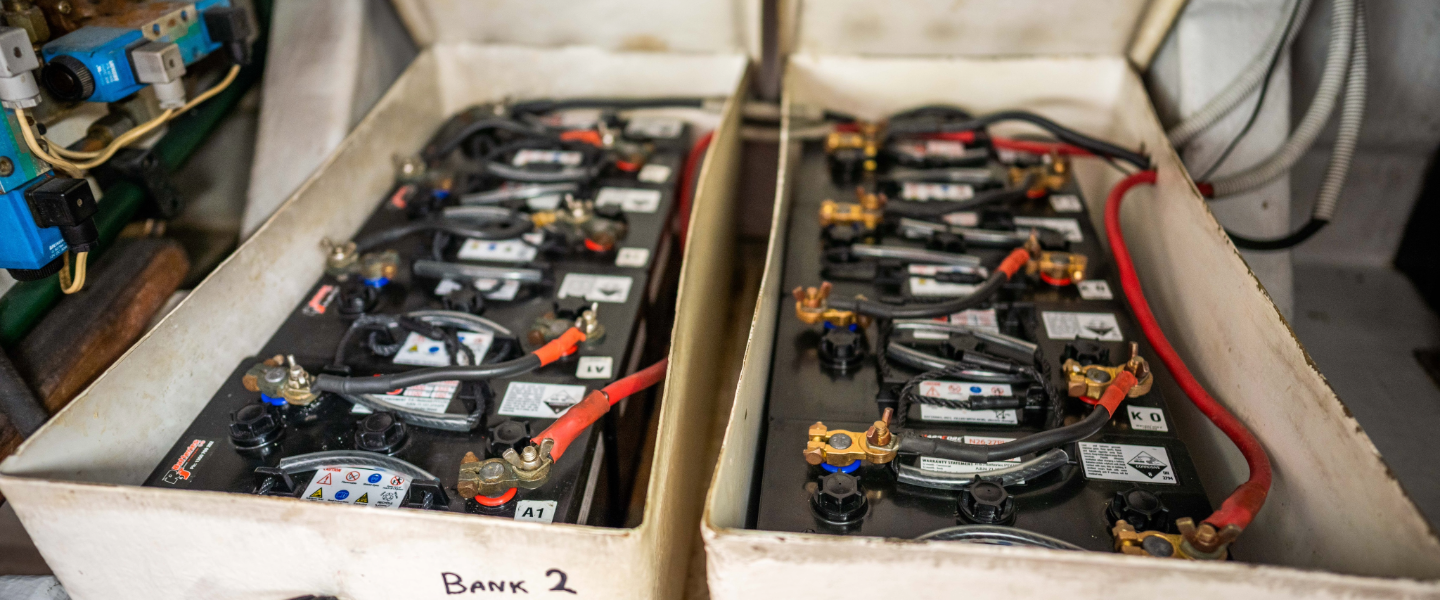 Teknelerde Elektrik Sistemleri: Akü, Şarj ve En Sık Yaşanan Sorunlar