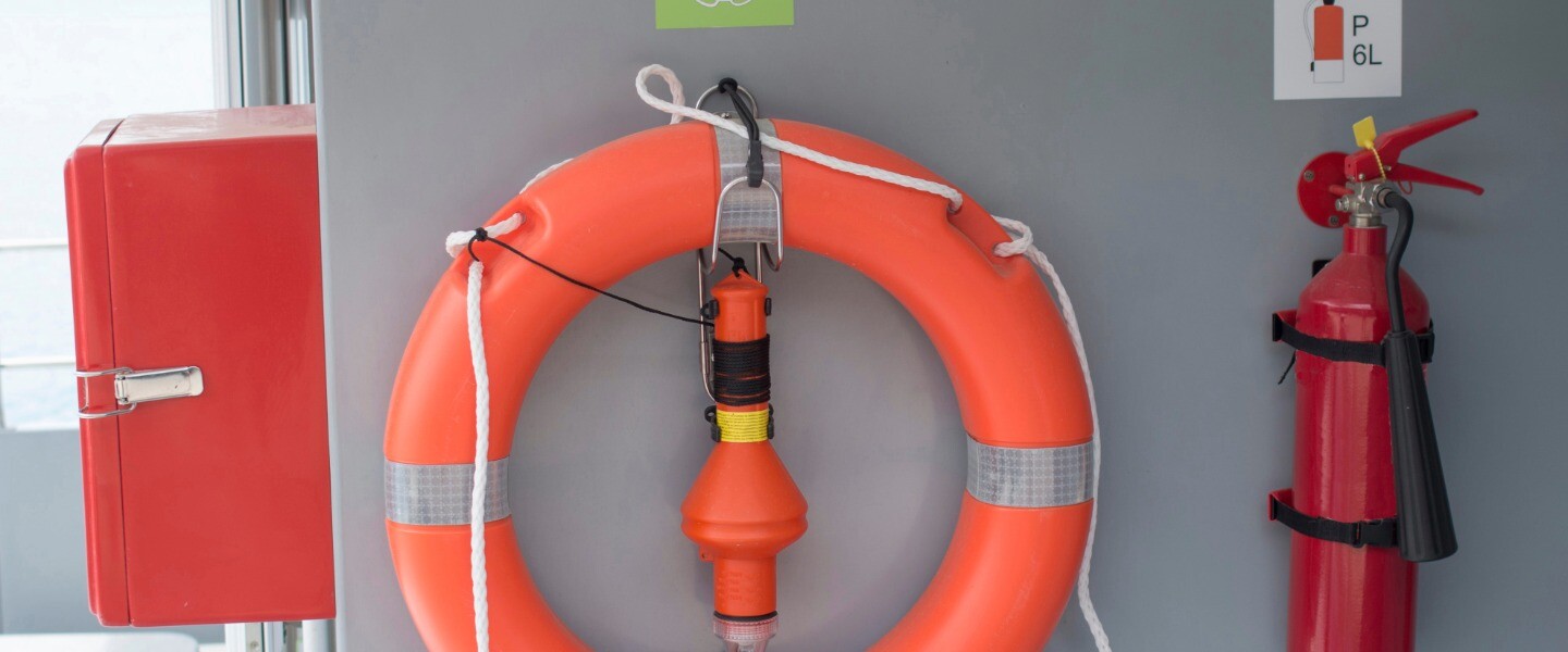 Teknelerde Güvenlik Ekipmanları: Zorunlu Olanlar ve Hayati Tavsiyeler (2026)